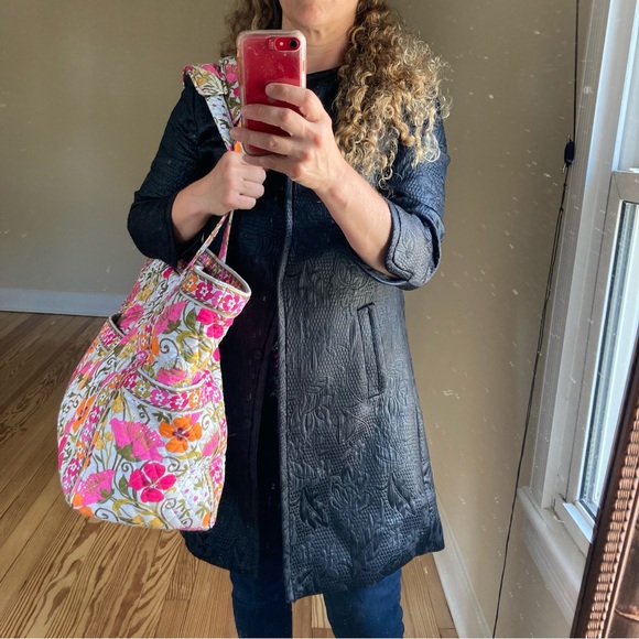 SOLD Vera Bradley Get Carried Away Large Tote/weekender LIKE NEW - Picture 4 of 12